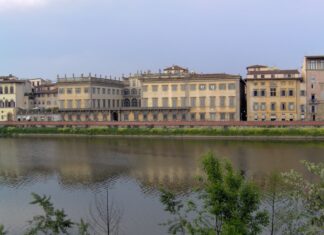 Bienal de Antiguidades de Florença 2026: ingressos, datas e o que ver na BIAF Bienal de Antiguidades de Florença 2026 no Palazzo Corsini, às margens do rio Arno