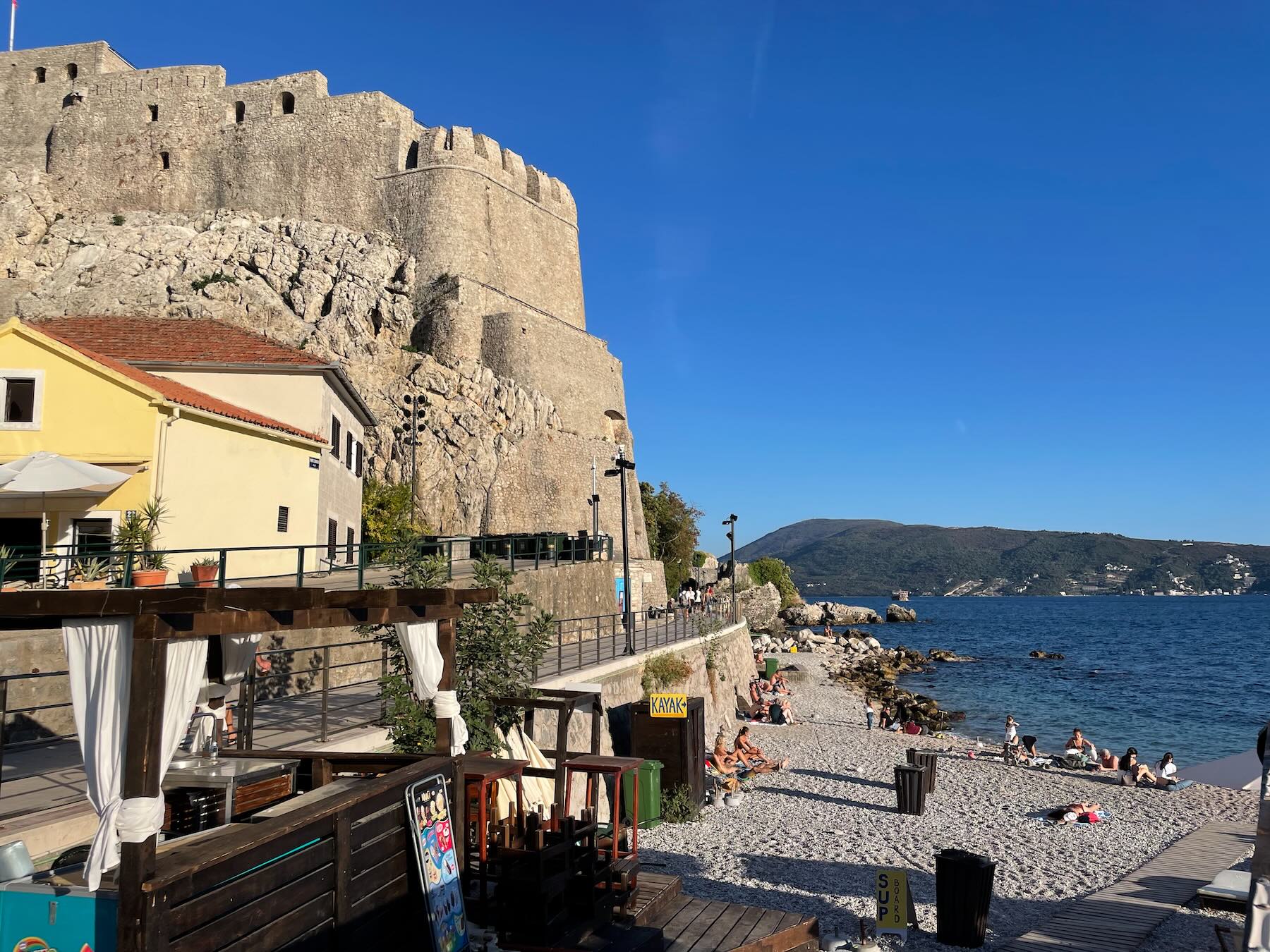Montenegro em um dia: Perast, Kotor e Herceg Novi saindo de Trebinje 30 Herceg Novi Forte Mare praia
